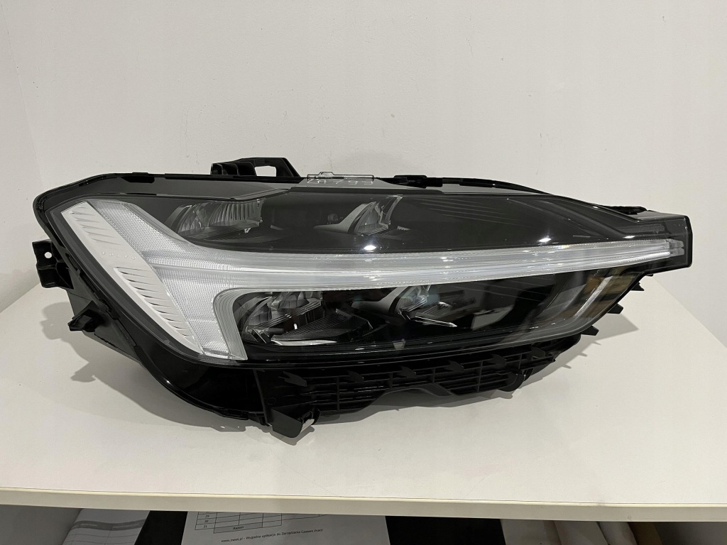 Купить Volvo xc60 2 рестайлинг  фара правая  перед full led 32338977