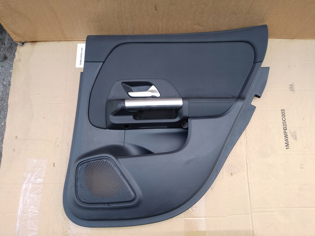 фото №1, Оббивка обшивка двері задня праве mercedes gla w247