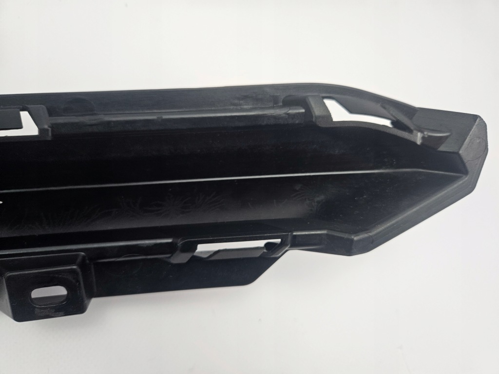 фото №13, Zeekr 001 2021 - молдинг бампера задняя правый новый 8892071105 8894700071