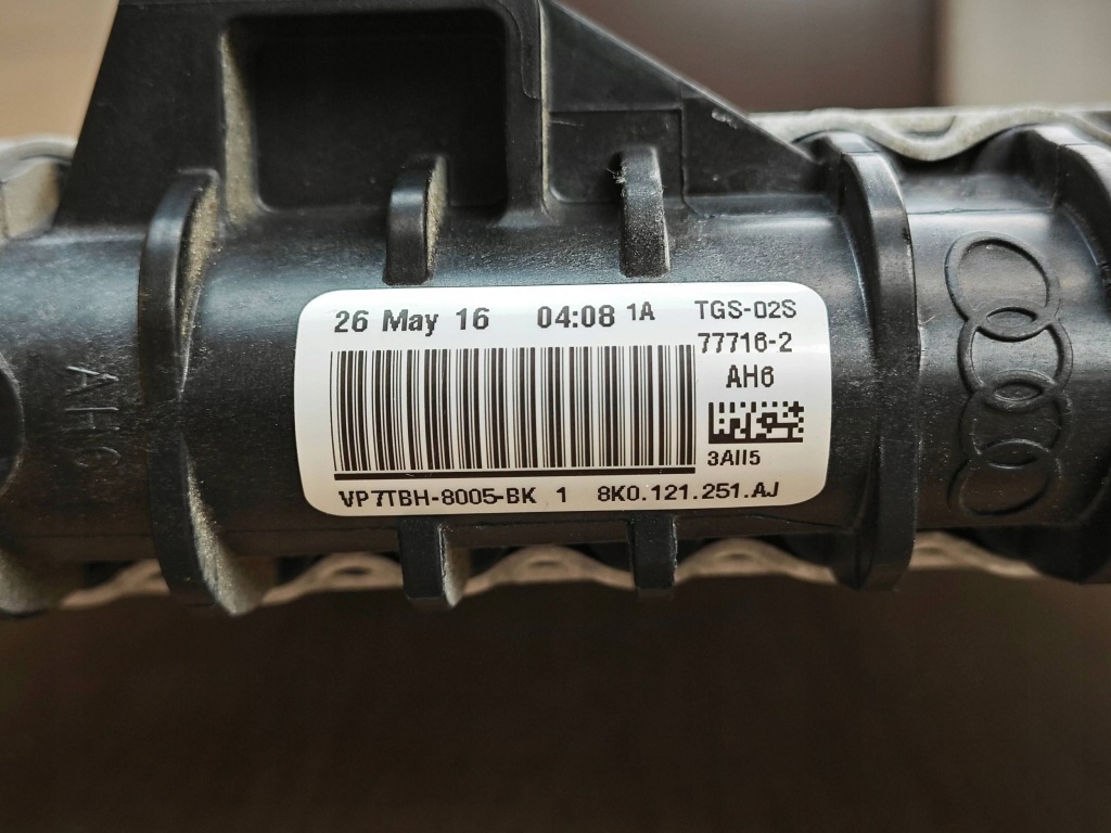 Оригинальная радиатор воды масла audi a5 8t a4 b8 2.0 tdi 8k0121251aj 14km Доставка