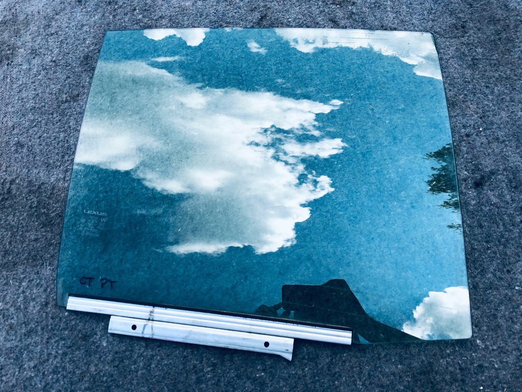 фото №1, Lexus ct скло правий задня бічна