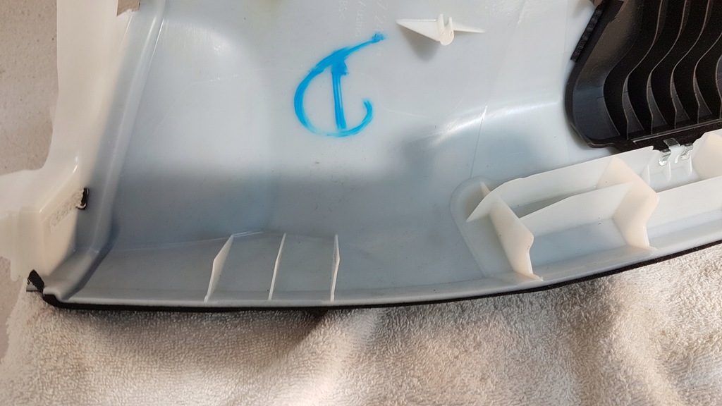 фото №11, Обшивка защита правого стойка b porsche taycan