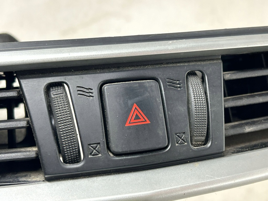 фото №6, Решётка обдув панели приборной панели nissan rogue 687504ba0a