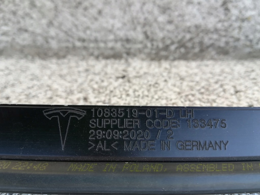 Купить Tesla 3 рестайлинг  молдинг кровельная левая оригинал