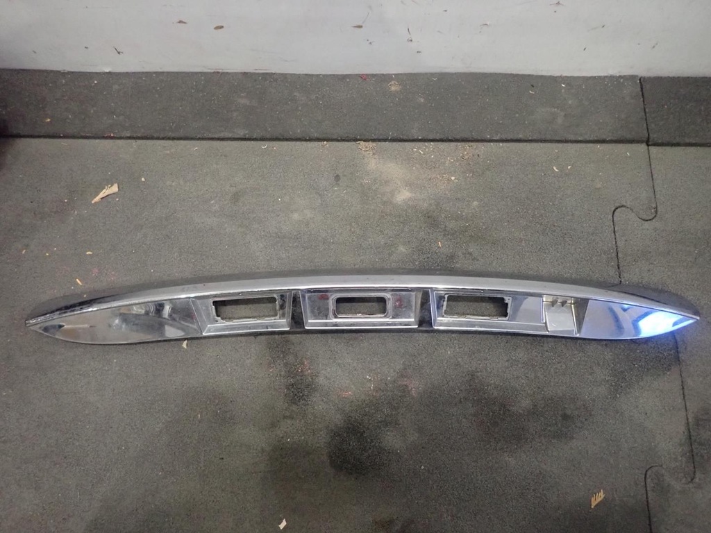 фото №1, Накладка крышки renault scenic iii 818109523