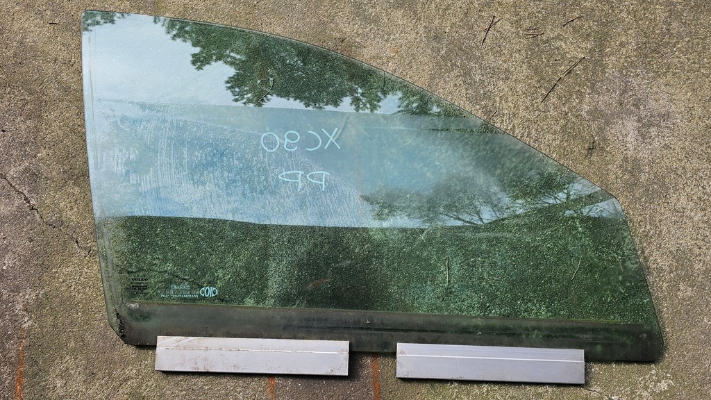 фото №1, Volvo xc90 i стекло дверь правый перед 03