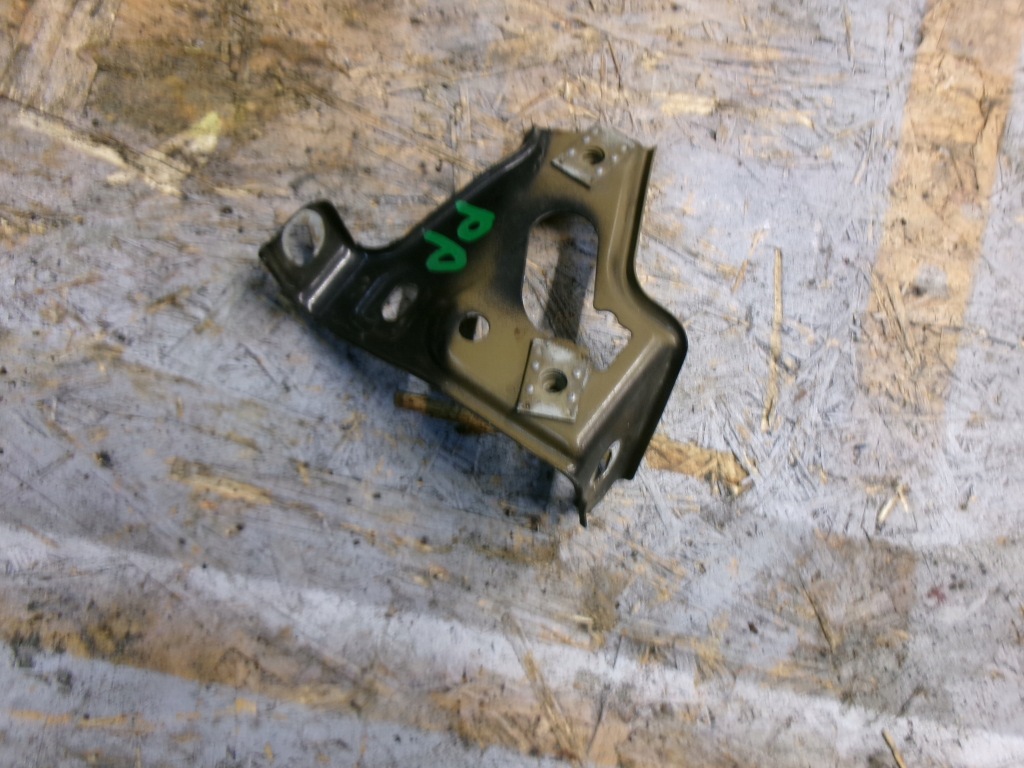 фото №1, Opel astra iv j кронштейн крила правий перед