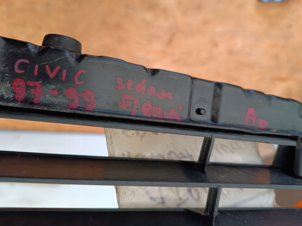 Решётка решётка радиатора решётка  бампера перед honda civic vi 1997- седан в Украине