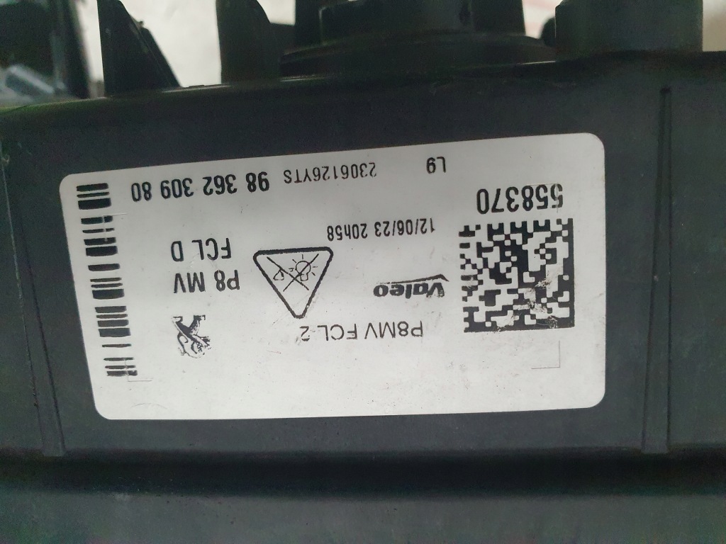 Противотуманная фара правая  фара правый  led drl peugeot 3008 2 5008 2 оригинал  9836230980 с Разборки