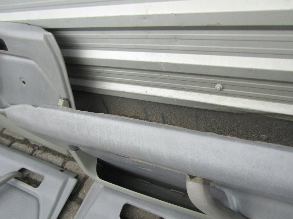 15 mercedes w201 190 серая обивка на дверь левая правое перед задний  комплект Цена