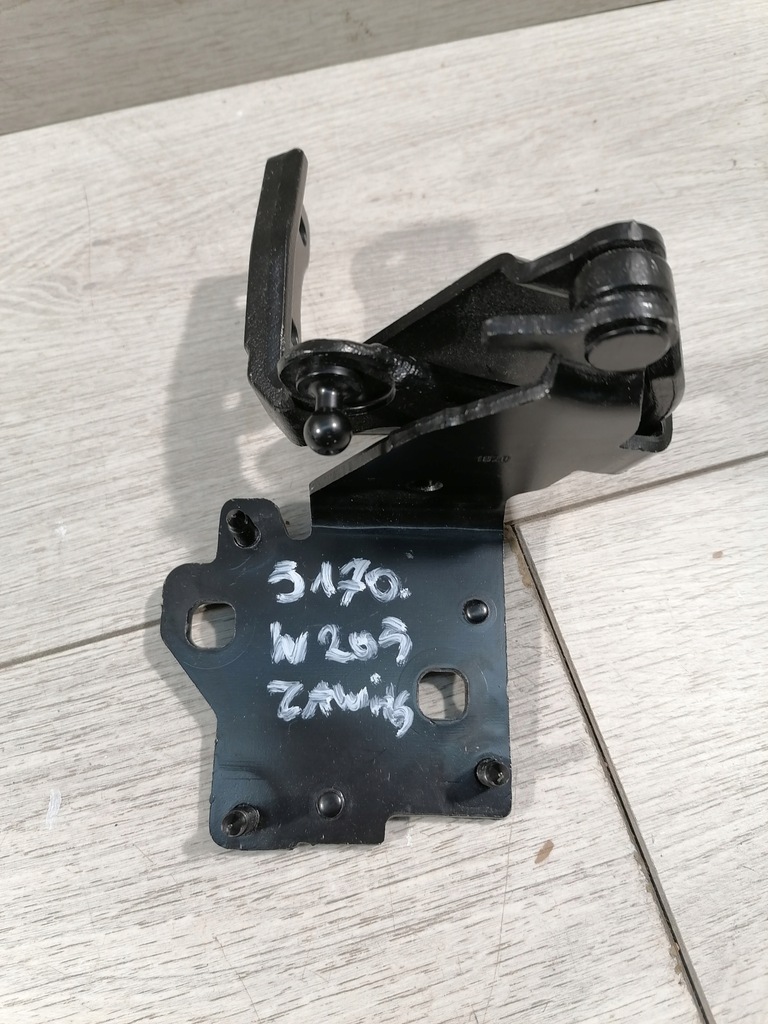 фото №5, Mercedes w205 петли кронштейн a2057506700