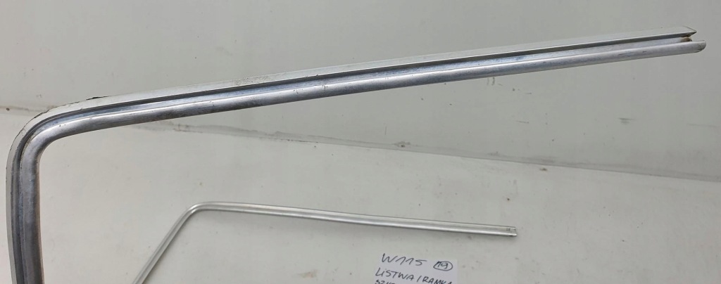 фото №5, Молдинг декоративна скло задня верхній mercedes w115 w114