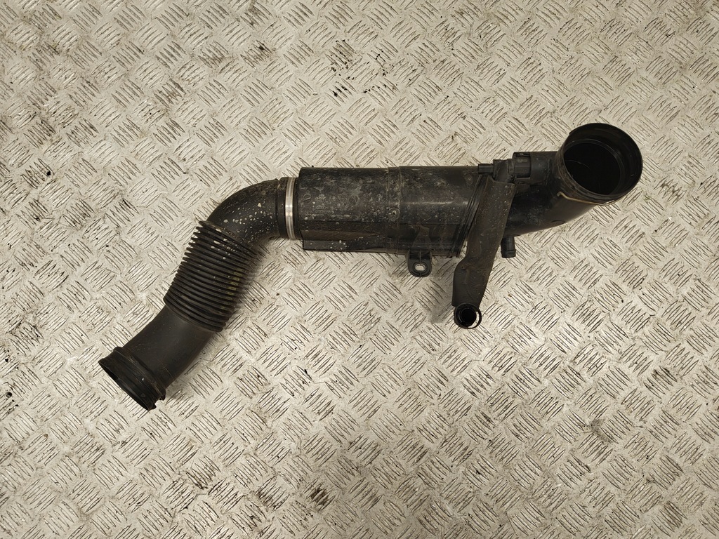 фото №1, Bmw 2 f45 труба шланг повітря 8693166