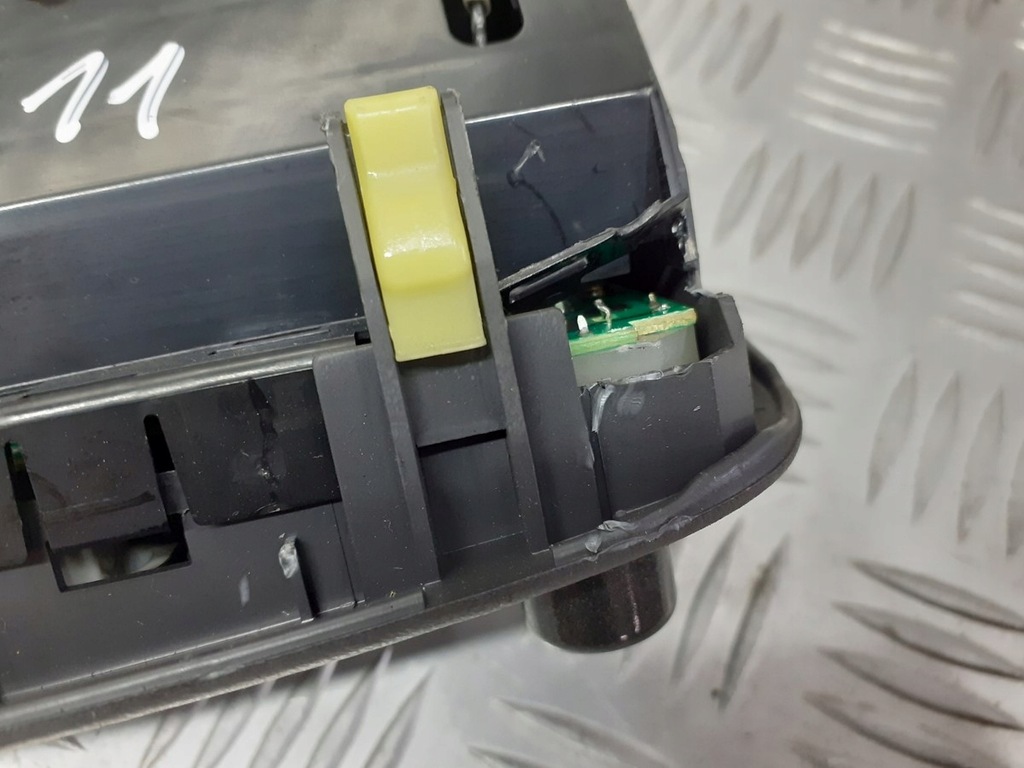 фото №7, Дисплей toyota corolla e11 86110-12030