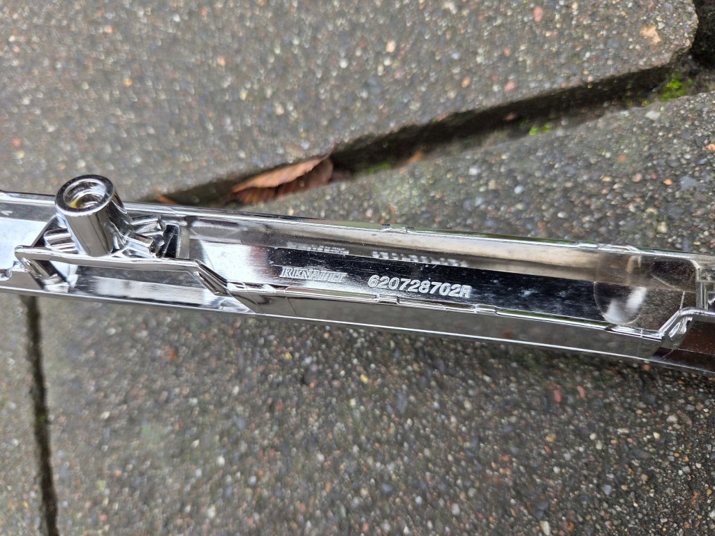 Renault zoe lift хром решётка бампера передний 620728702r 19-2024 с Разборки