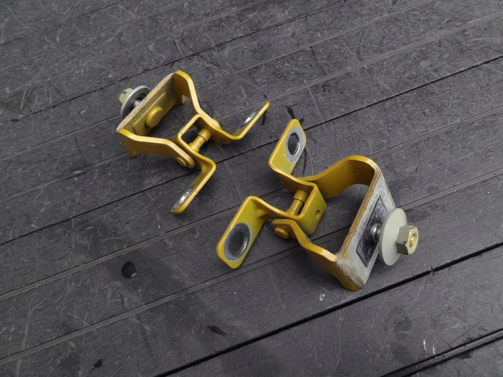 фото №1, Peugeot 208 ii 2021 петли крышки багажника kpl