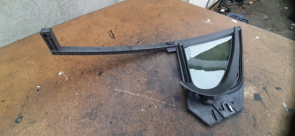 Стекло треугольное дверь левый перед 14r 2008 Недорого