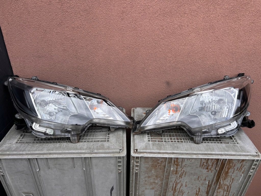 фото №1, Лампы передние mitsubishi space star lift комплект europa оригинальная