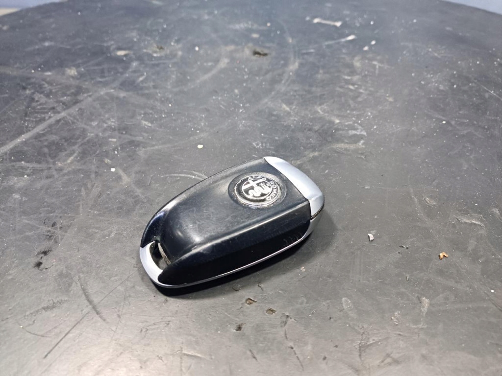 Купити Alfa romeo giulia ключ 156140444