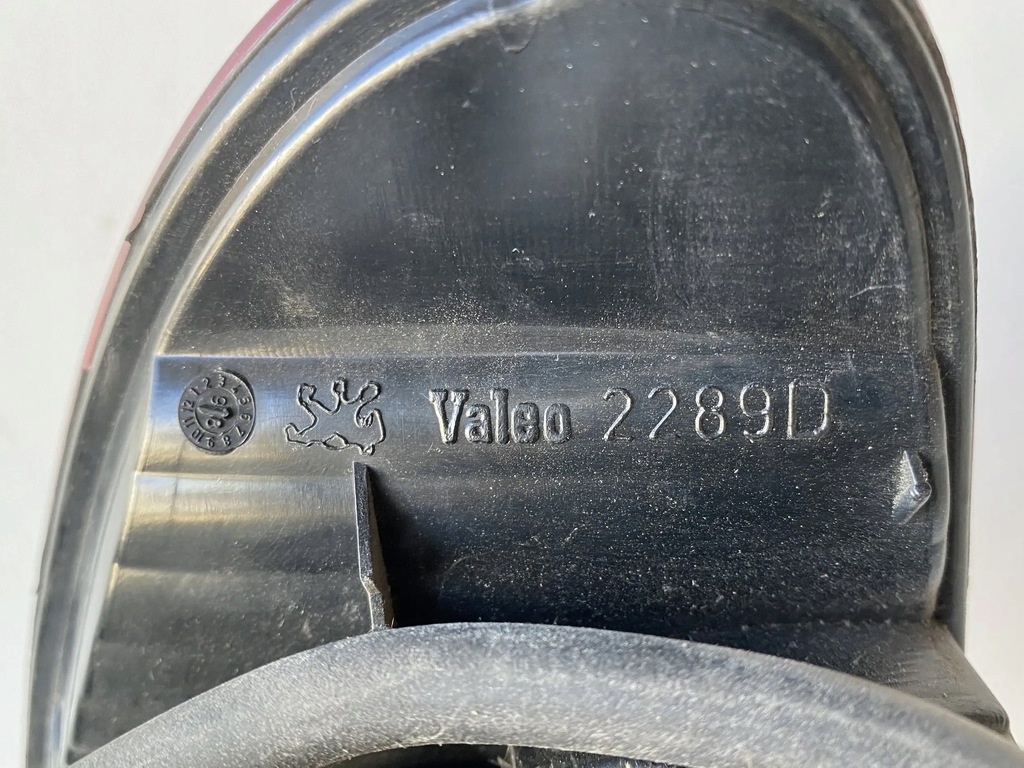 фото №14, Peugeot 406 i coupe 99-04r лампа задняя задняя правая оригинал valeo 2289d