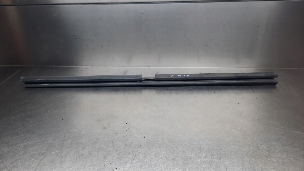 фото №1, Молдинг скло двері внутрішня лівий перед volvo s80 ii v70 iii xc70 ii