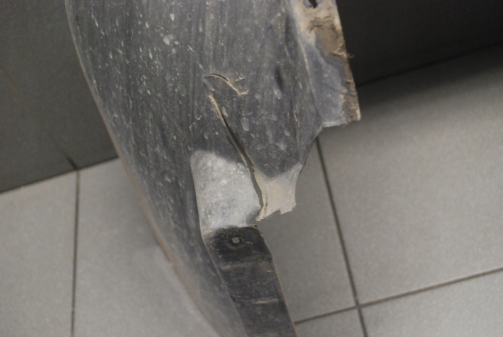 фото №6, Подкрылок правый перед audi a6 c5 2.4 4b0821172a