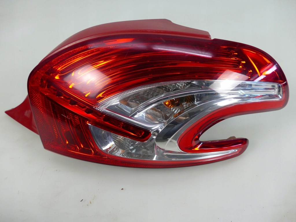 фото №1, Peugeot 208 gti лампа правый задняя 3-дверь