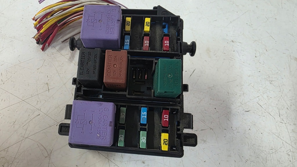 Купити Коробка запобіжників pod панелі renault grand espace iv lift 2.0 turbo 2.0