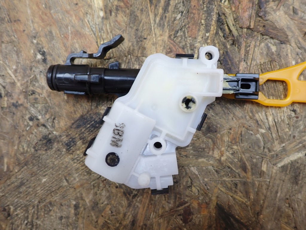 фото №5, Привод засов крышка заливной топлива lexus is iii 200t 300 po lift 18 europa