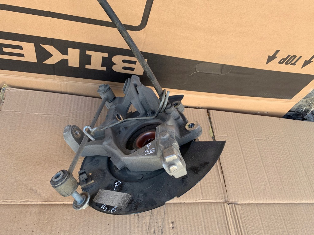 фото №1, Поворотний кулак + ступиця права задня dodge charger 3.6 2016-