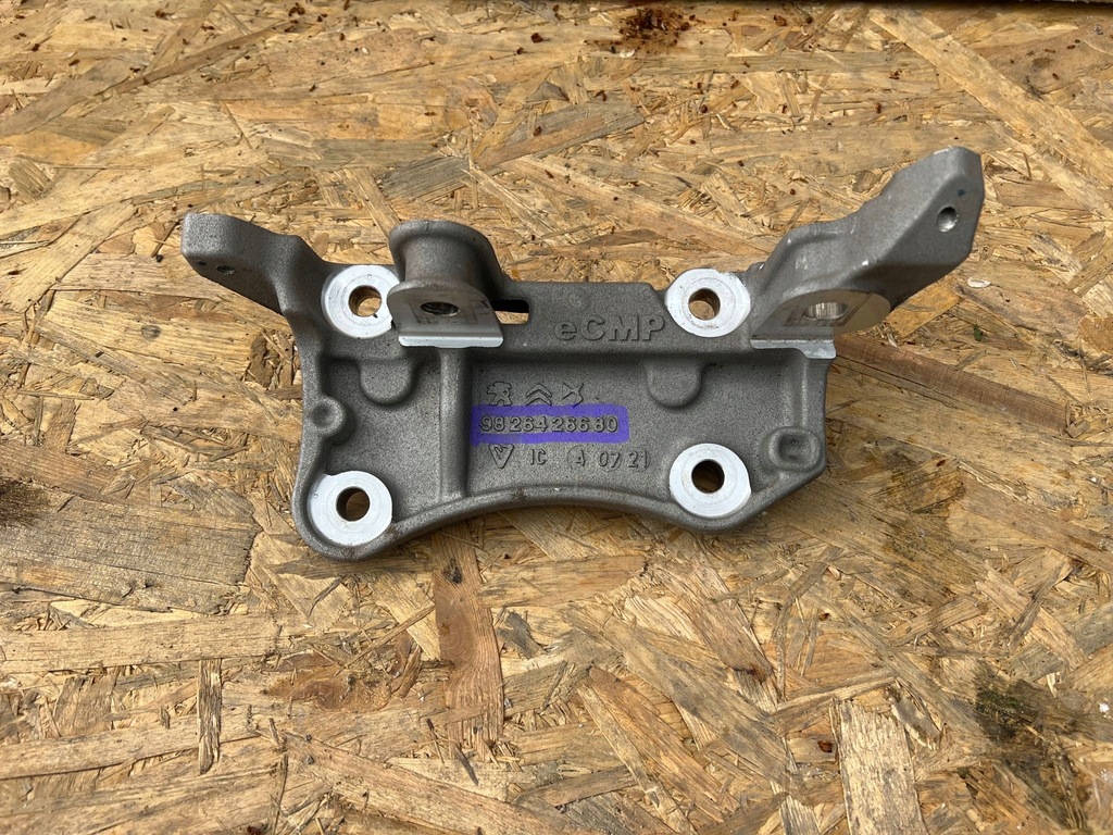 фото №1, Citroen c4 iii кронштейн двигателя электрик 9826426680