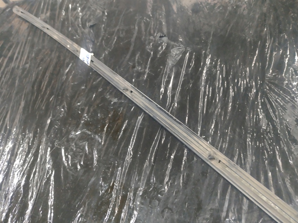 Mercedes w123 молдинг дверь правый задний с Разборки