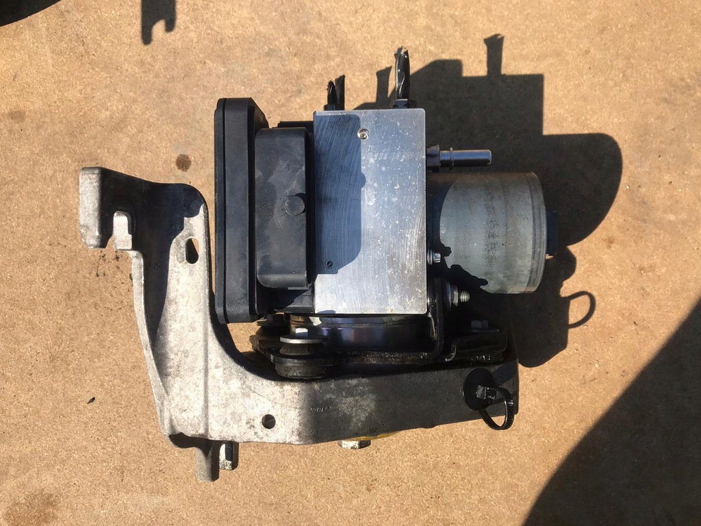 фото №1, Насос abs renault zoe 0265240000 472100251r