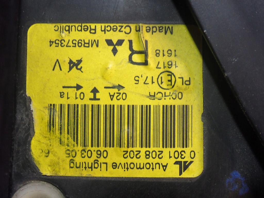 фото №8, Mitsubishi colt vi z30 02-08 лампа перед правая фара правый 0301208202