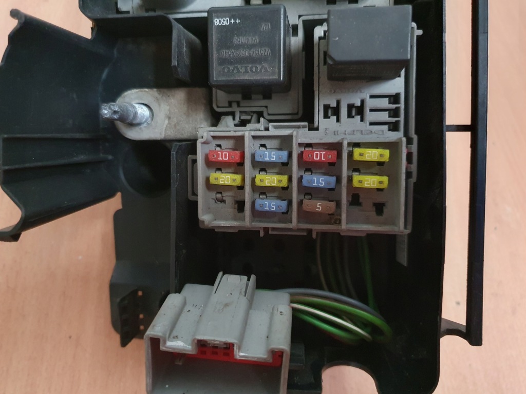 Коробка корпус предохранителей реле volvo xc90 4.4 v8 30765093 Киев