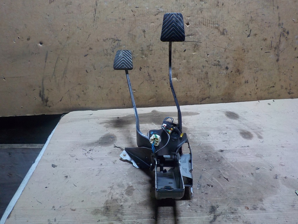 фото №3, Space star 1.0 педали сцепления тормоза