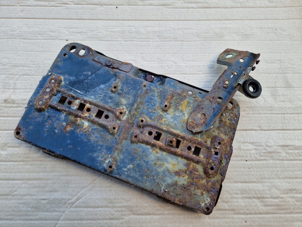 Основание аккумулятор mercedes w123 220d седан в Украине