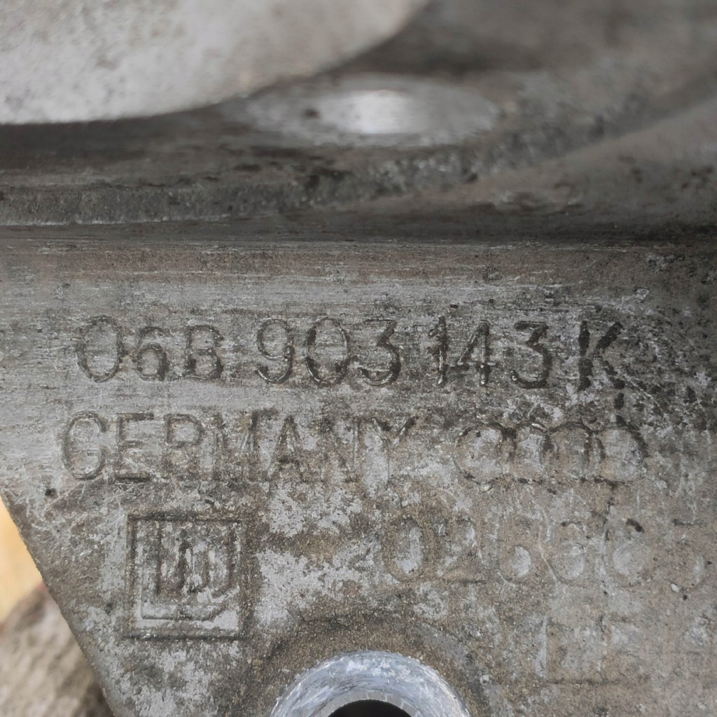 Кронштейн генератора натяжитель вязкостная муфта passat b5 audi a6 c5 2.0b azm 06b903143k с Разборки