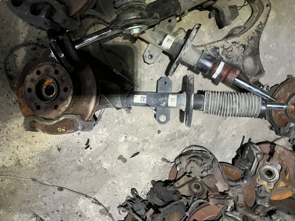 Купити Поворотний кулак ліва mercedes sprinter 910 18-24 rok a9103208900 амортизатор