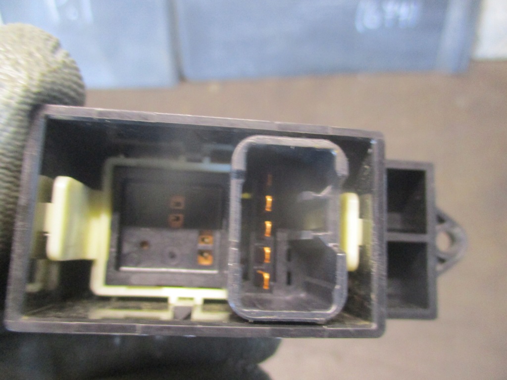 фото №4, Кнопка скло правий задня mr587944 mitsubishi asx 10-16 r.