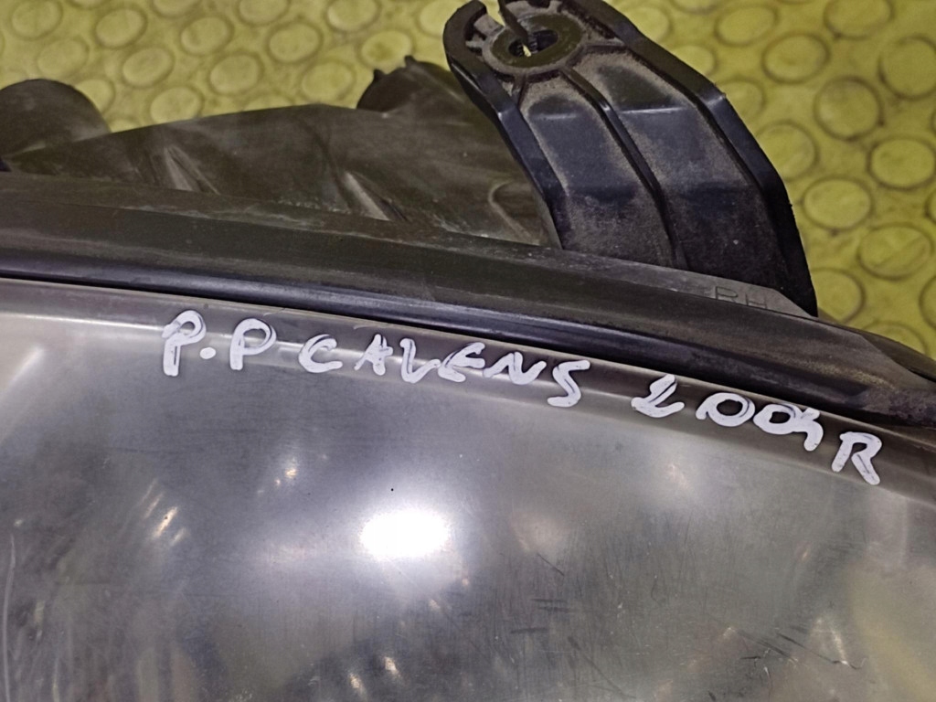 Kia carens 2 фара фара правий перед в Україні