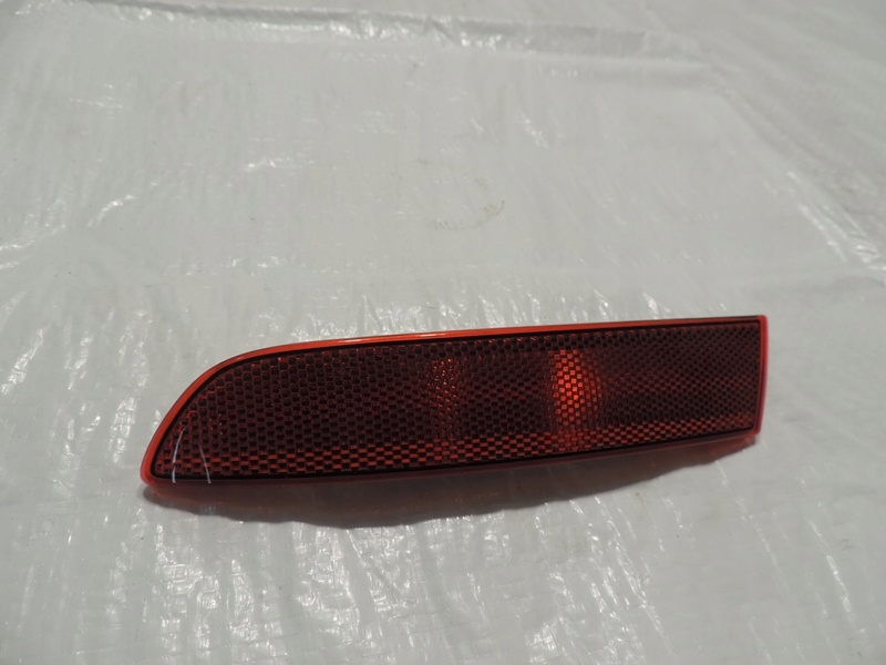 Купити Відбивач світло vw passat b6 r36 права 3c0945106a