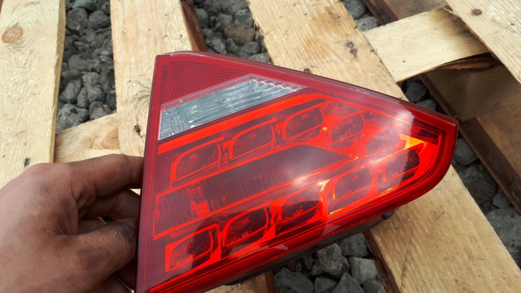 фото №1, A5 8t лампа led права задня w кришка 8t0945094a