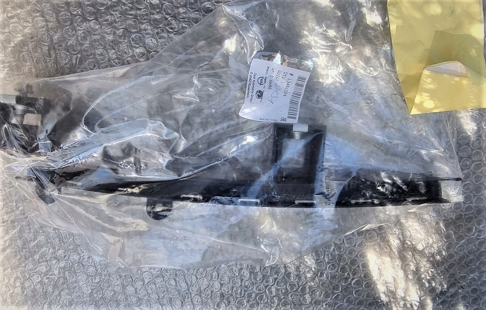 фото №1, Opel crossland x молдинг кронштейн скло двері лівий t.