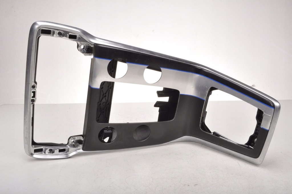 фото №1, Volvo v40 ii рамка радио панель обдув 08632794