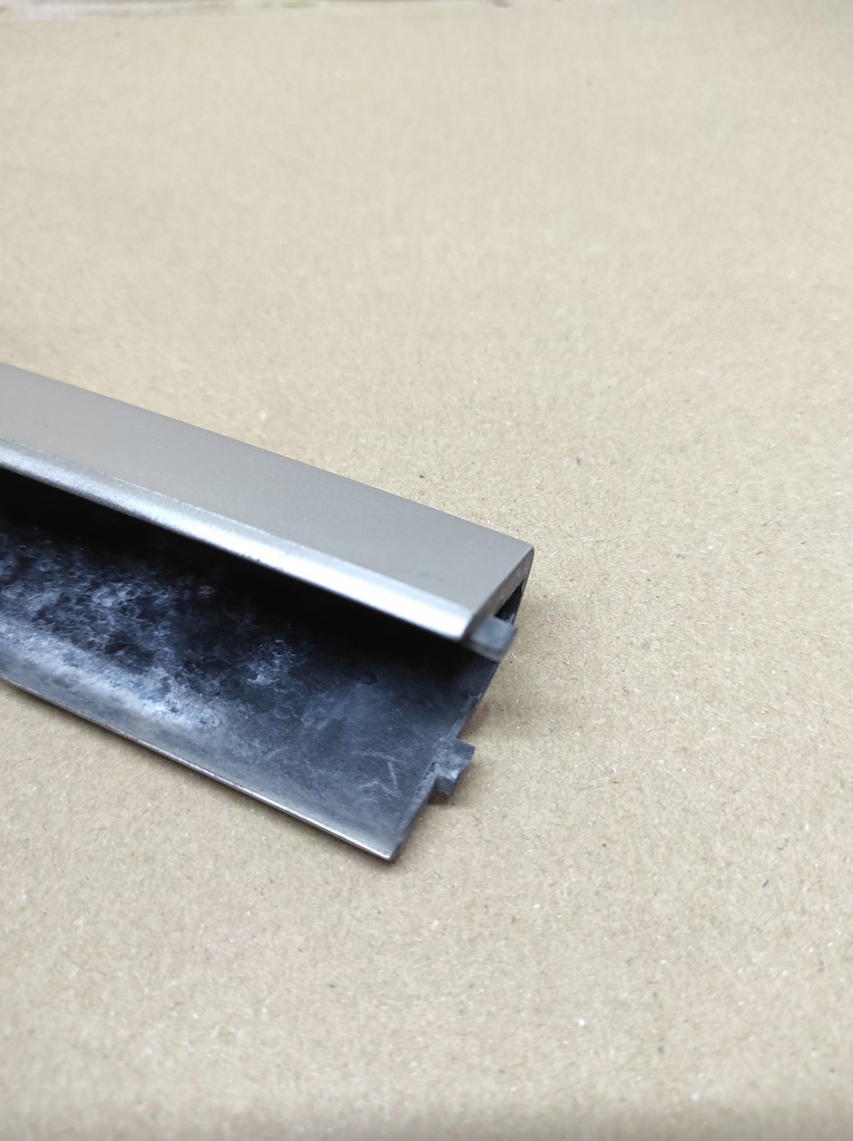 Заглушка накладка рейлінг права перед renault laguna 3 універсал в Україні