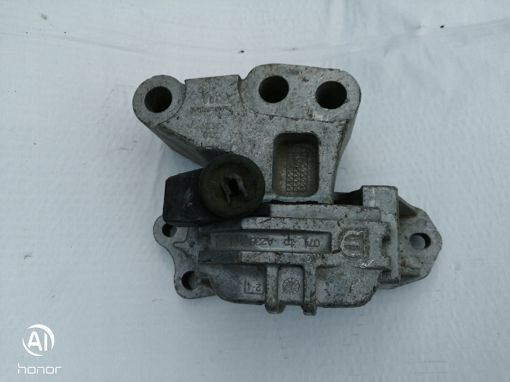 фото №1, Кронштейн подушка двигуна 00520497420 jeep renegade compass ii 1.6 m-jet