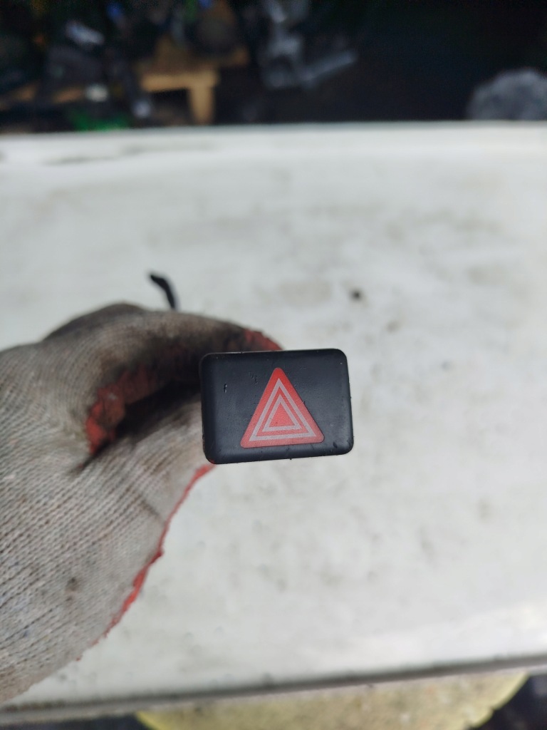 фото №1, Вимикач світла аварійних audi a4 b6 8e0941509