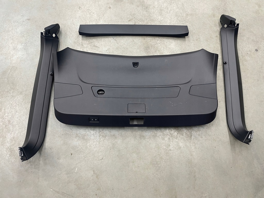 фото №1, Защита крышки багажника a7 c8 оригинал комплект