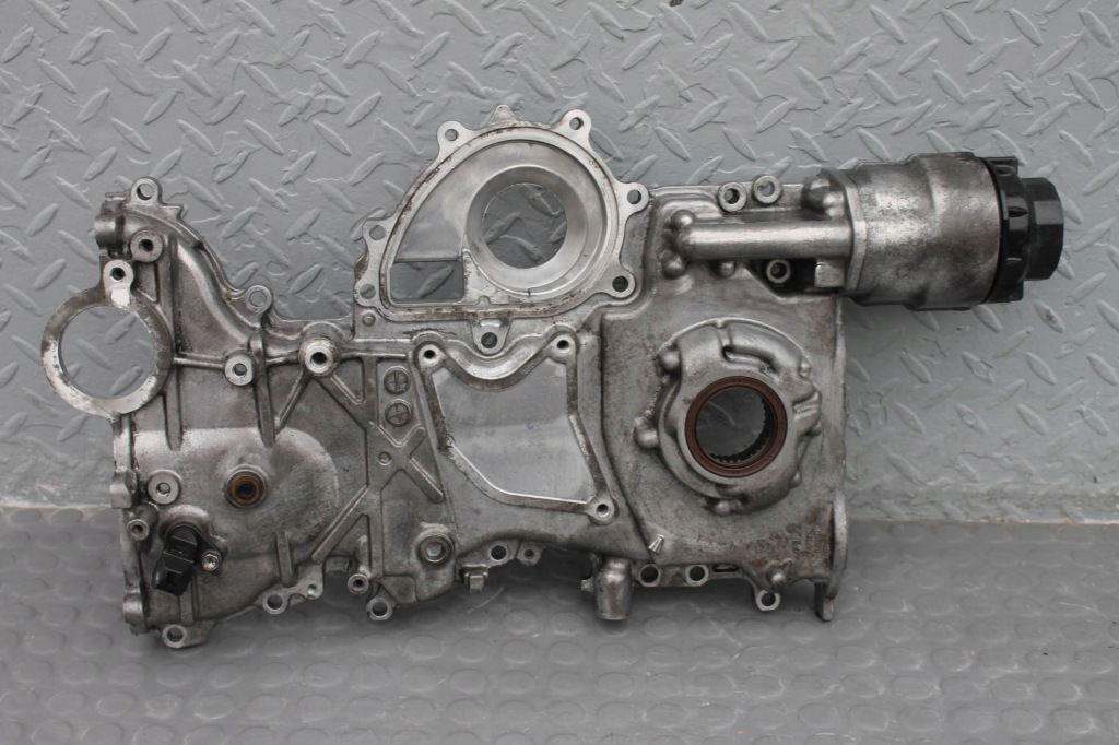 Купити Корпус розподільного валу кришка toyota rav4 iv 2.2 d4d 13-15